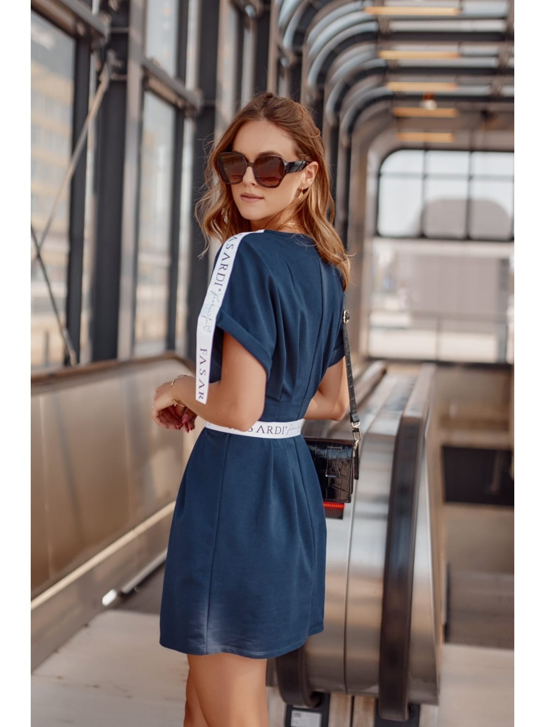 Maßgeschneidertes Kleid mit Gürtel, Marineblau FI662 – Online-Shop – Boutique